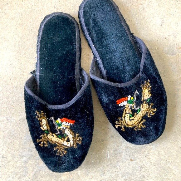 Girls velvet velour beaded dragon bedroom shoes. Girls age 5 or 6 - Picture 1 of 3